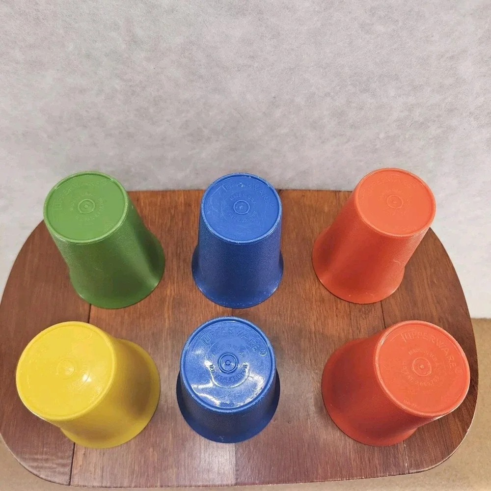 Tupperware Bell Tumblers Kids Small Juice Cups Set Of 6 #109 7 Oz Primary Colors